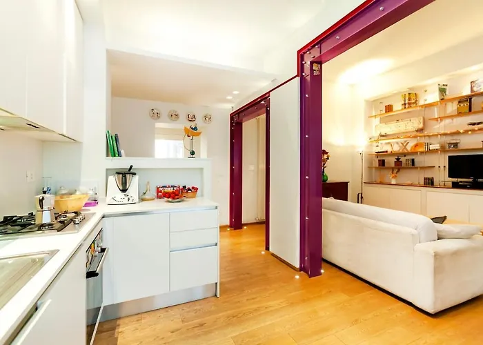 River House Apartment *