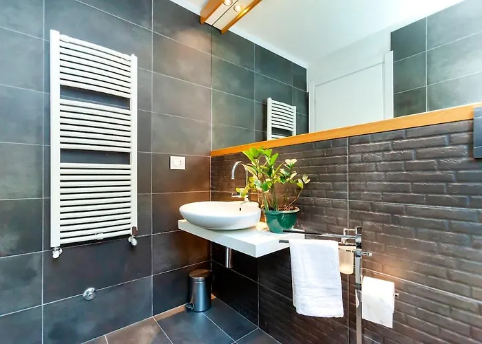 River House Apartment *